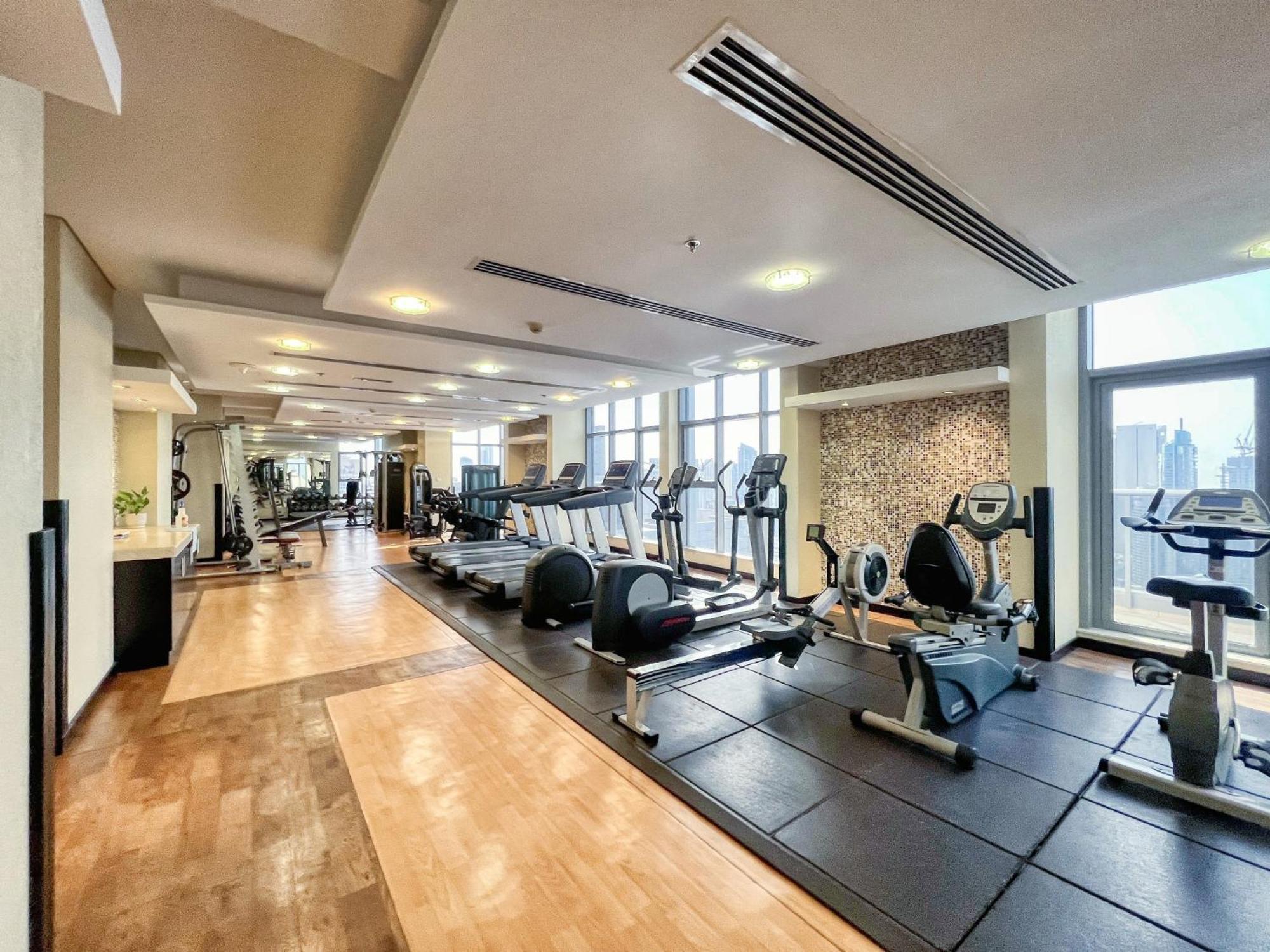 Lakeside Luxe Retreat 1 Bedroom I Free Gym, Pool, Wi-fi & Parking I By Meerak Dubai