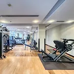 Lakeside Luxe Retreat 1 Bedroom Apartment I Free Gym, Pool, Wi-Fi & Parking I By Meerak
