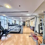 Lakeside Luxe Retreat 1 Bedroom Apartment I Free Gym, Pool, Wi-Fi & Parking I By Meerak