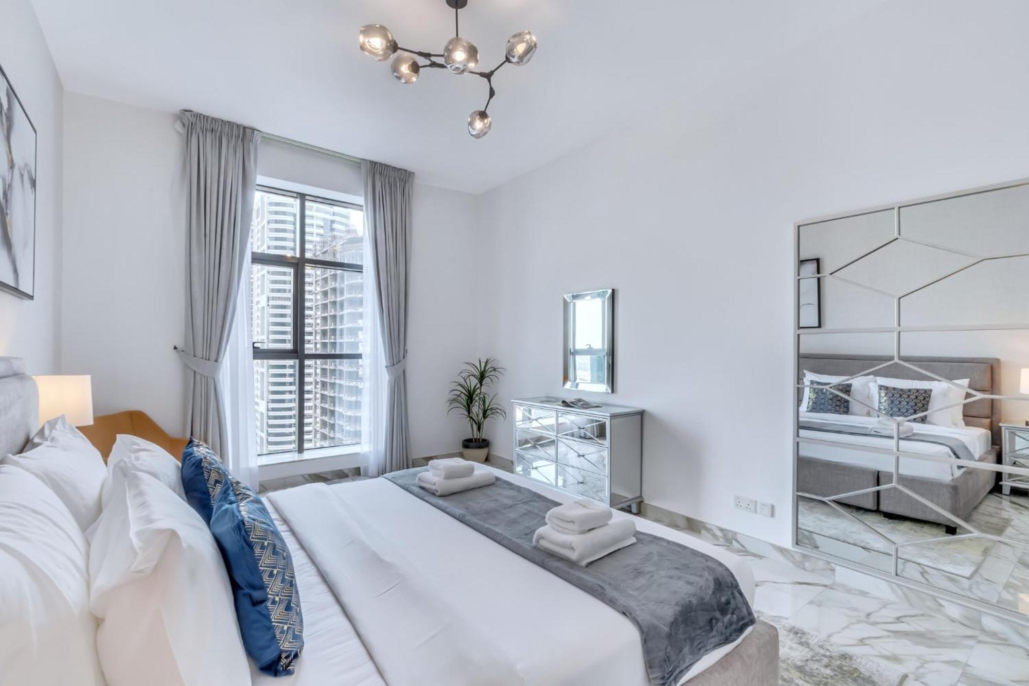 Lakeside Luxe Retreat 1 Bedroom I Free Gym, Pool, Wi-fi & Parking I By Meerak Dubai