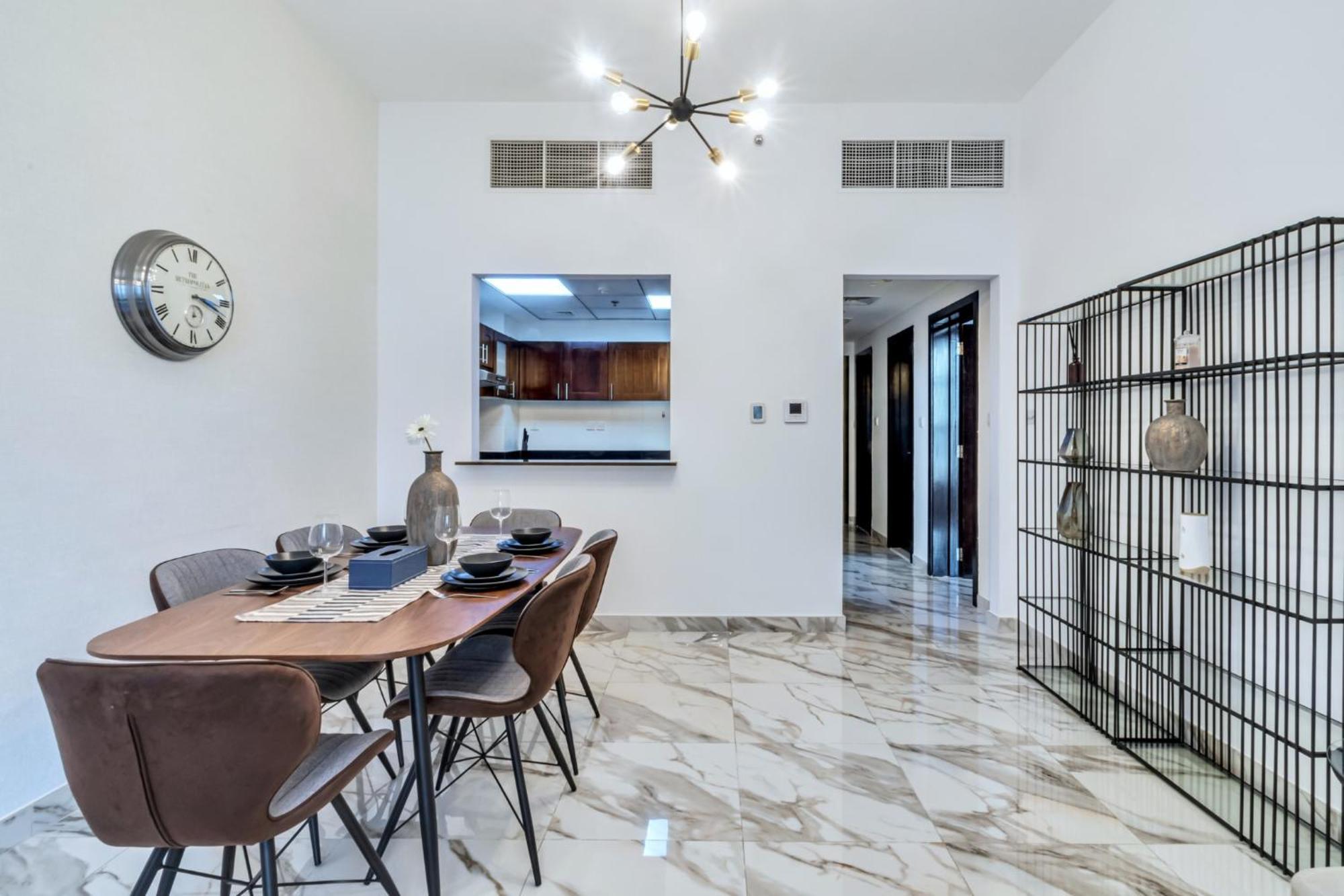 Apartment Lakeside Luxe Retreat 1 Bedroom I Free Gym, Pool, Wi-fi & Parking I By Meerak