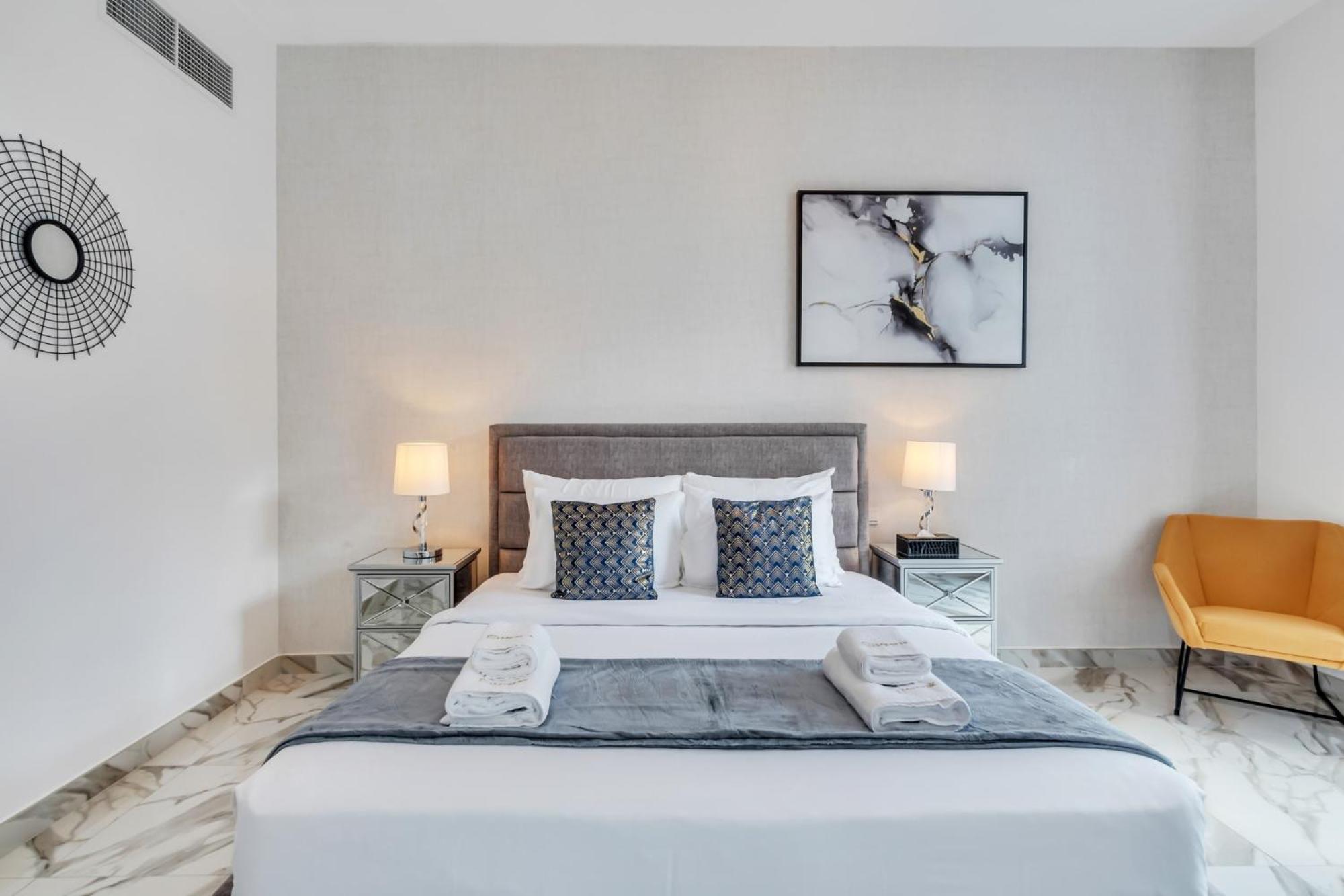Lakeside Luxe Retreat 1 Bedroom I Free Gym, Pool, Wi-fi & Parking I By Meerak Dubai